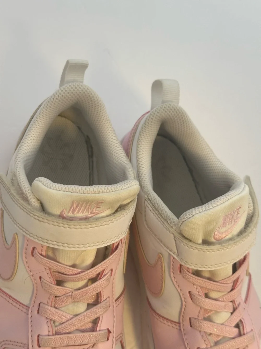 Nike Kids White and Light Pink Velcro Lace-Up Sneakers Size 1Y